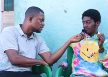 19-year-old dancer neglected by father lives and works on the streets to support two kids