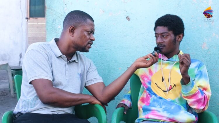 19-year-old dancer neglected by father lives and works on the streets to support two kids