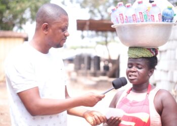 Pure water seller receives GHS2500 from SVTV Africa Foundation